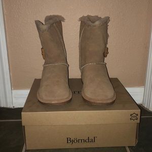Size 8 winter boots